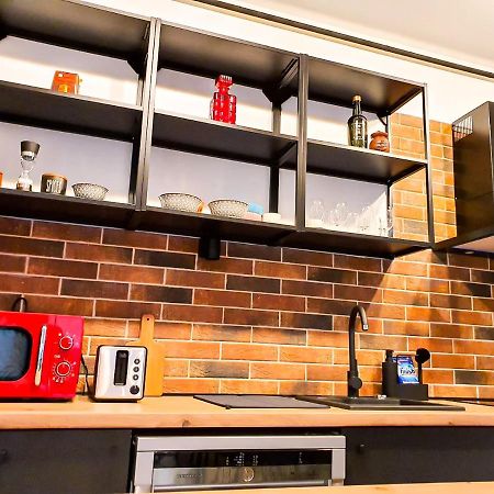 Urban Retreat: Industrial Chic 1Br Ap - Heart Of Bucharest Apartment Luaran gambar