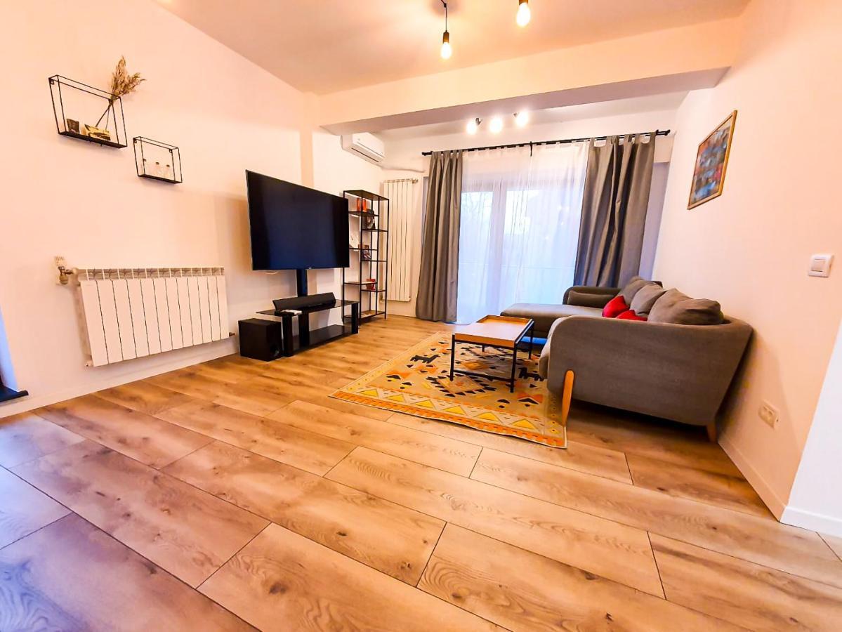 Urban Retreat: Industrial Chic 1Br Ap - Heart Of Bucharest Apartment Luaran gambar