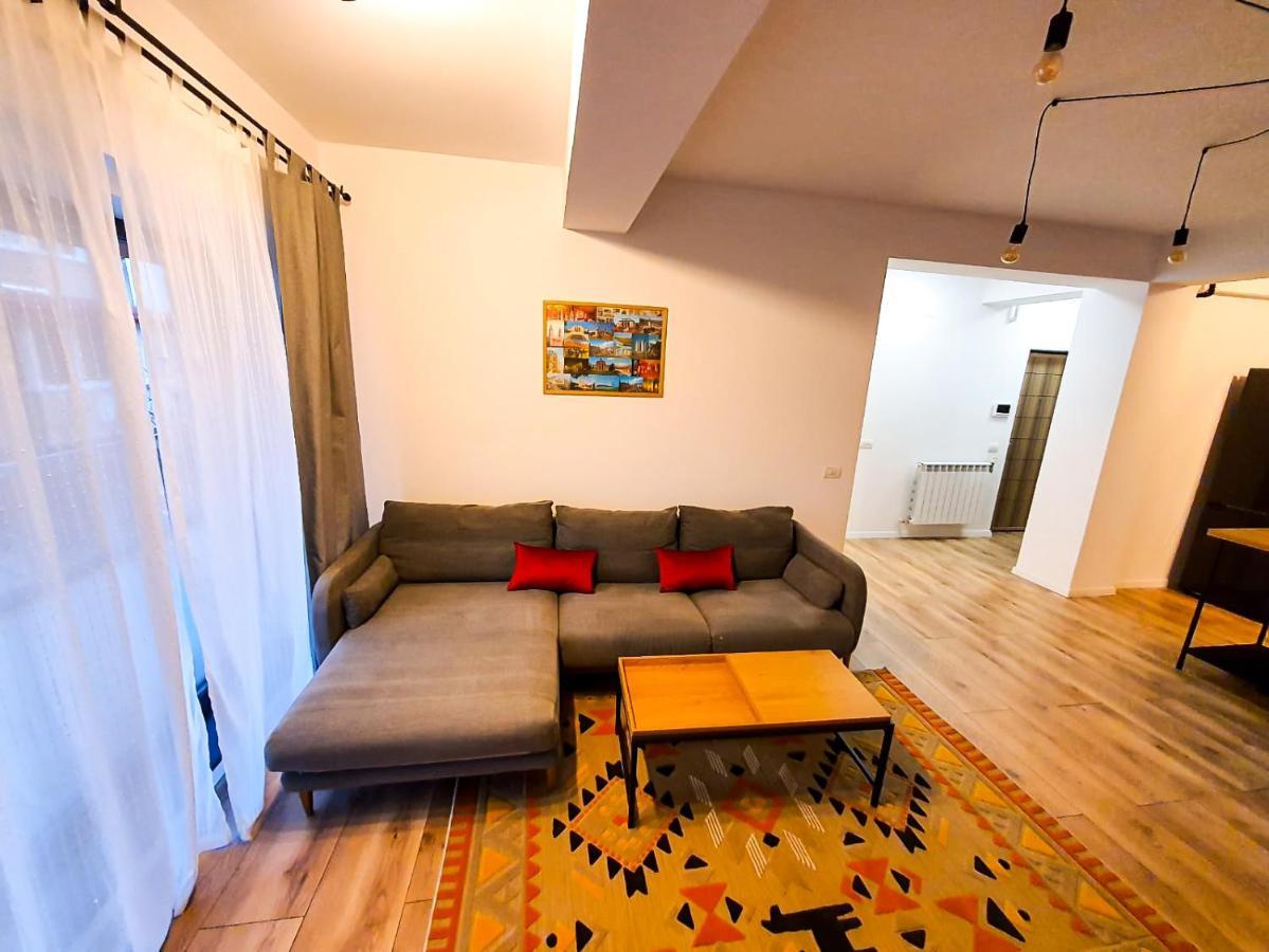 Urban Retreat: Industrial Chic 1Br Ap - Heart Of Bucharest Apartment Luaran gambar