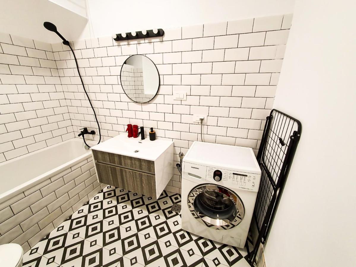 Urban Retreat: Industrial Chic 1Br Ap - Heart Of Bucharest Apartment Luaran gambar