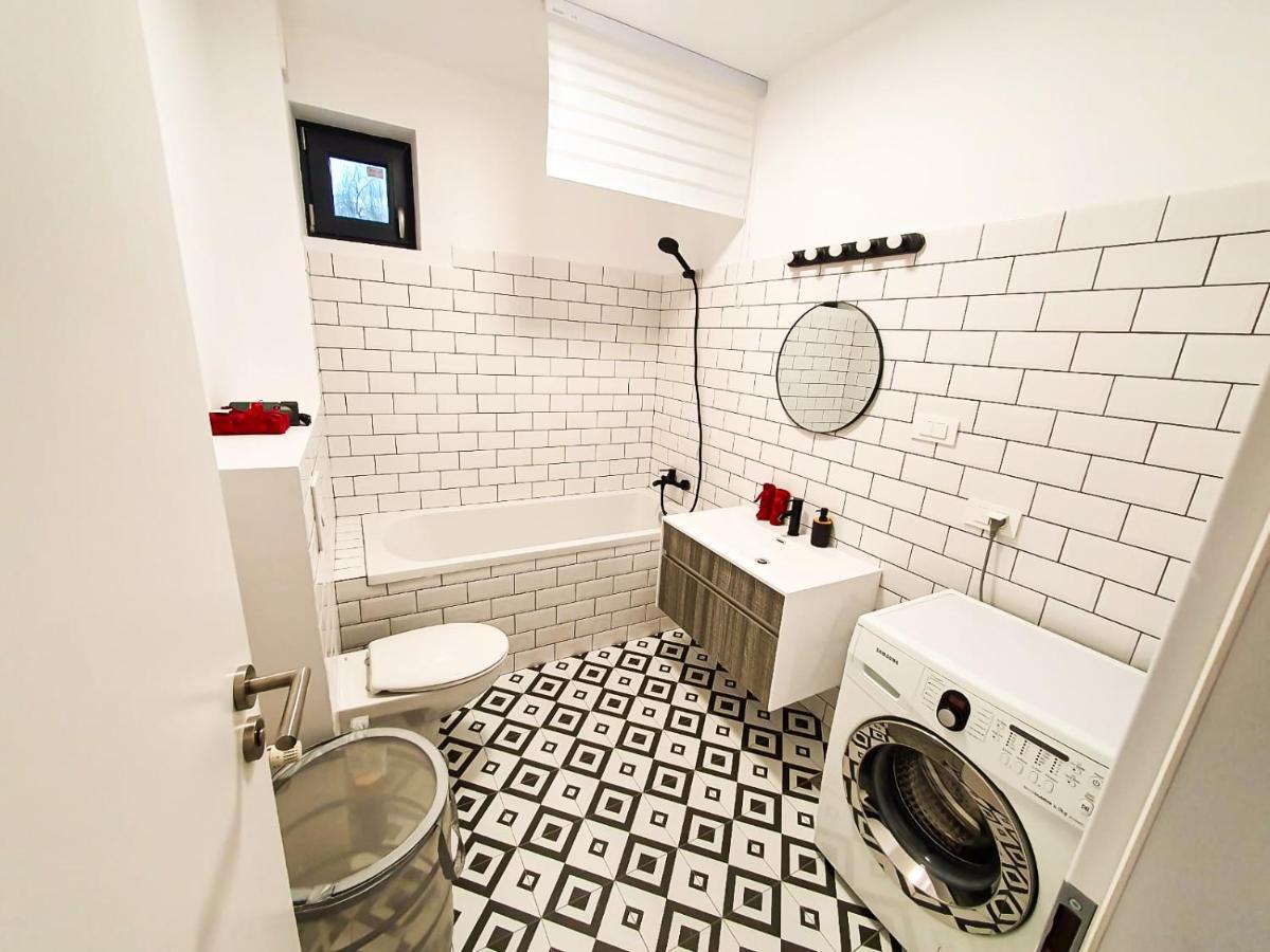 Urban Retreat: Industrial Chic 1Br Ap - Heart Of Bucharest Apartment Luaran gambar