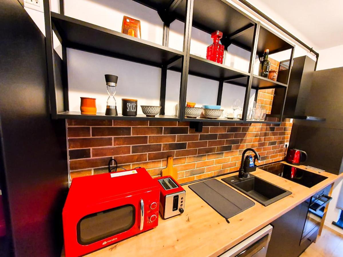 Urban Retreat: Industrial Chic 1Br Ap - Heart Of Bucharest Apartment Luaran gambar