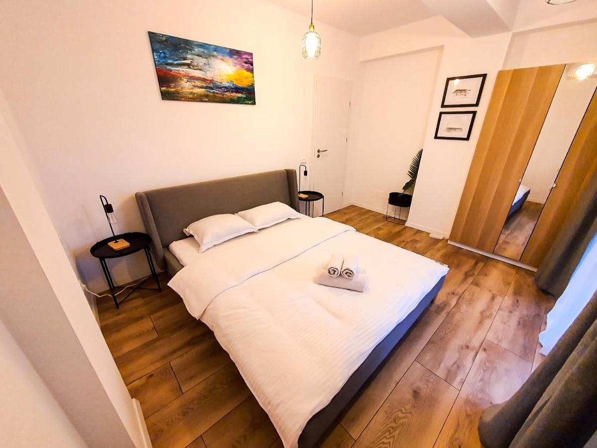 Urban Retreat: Industrial Chic 1Br Ap - Heart Of Bucharest Apartment Luaran gambar