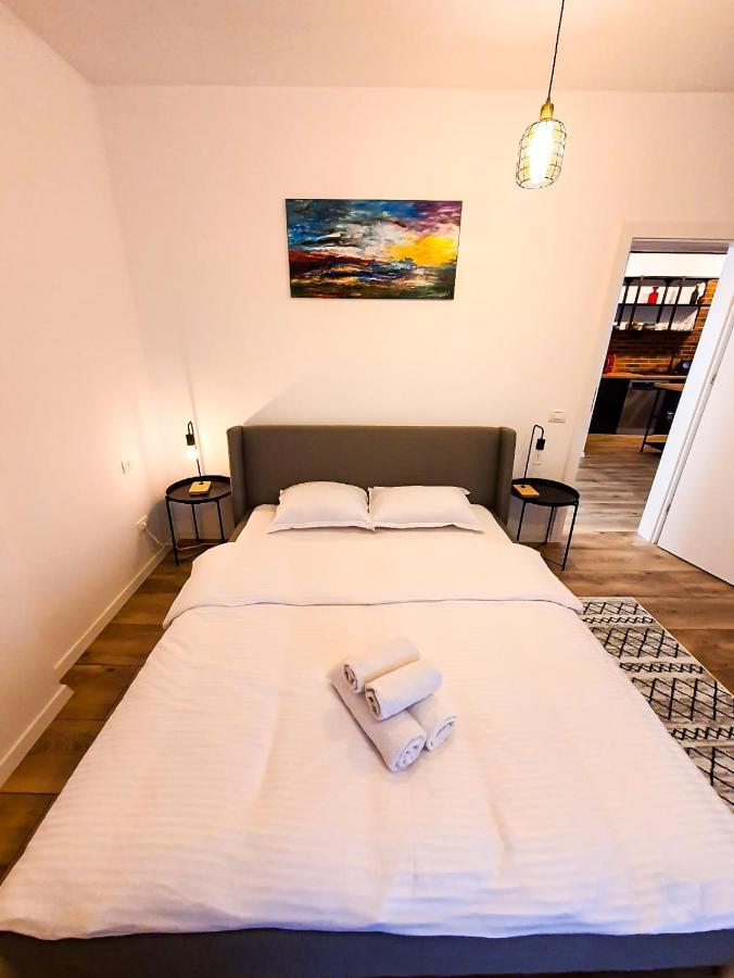 Urban Retreat: Industrial Chic 1Br Ap - Heart Of Bucharest Apartment Luaran gambar